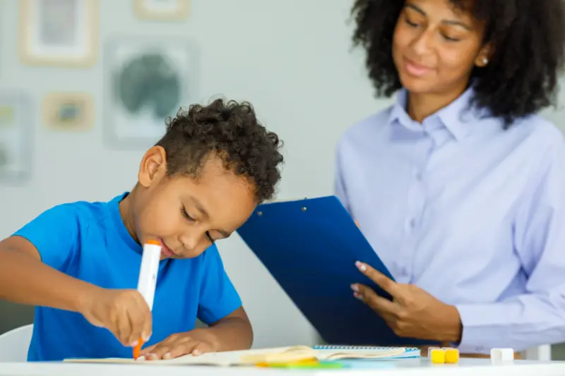 child using magic markers 800